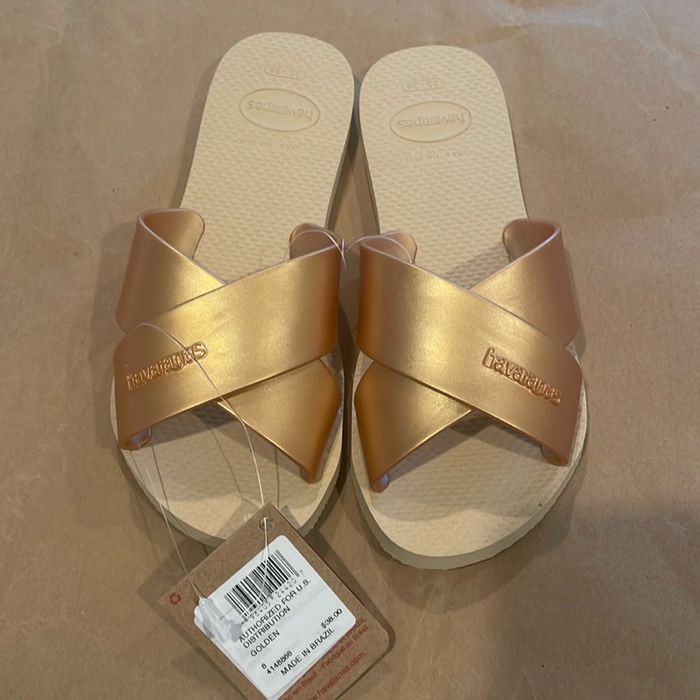 Havaianas Gold slip on sandals NWT